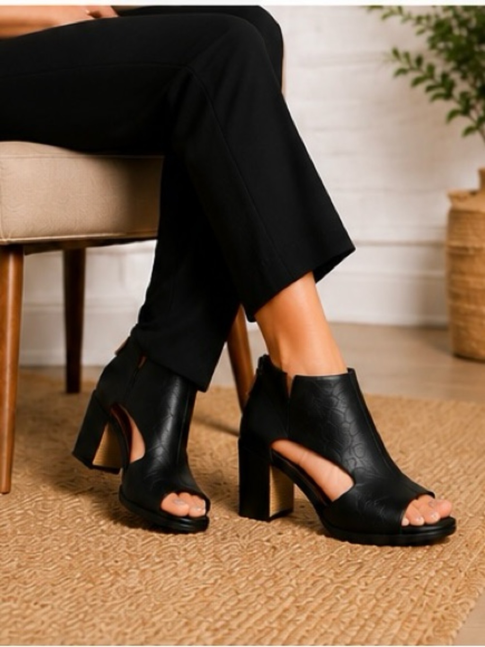 Gentle Souls Charlene Black Leather Cutout Peep Toe Heels 8M
